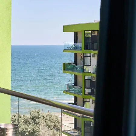 Rise And Shine N Pool Alezzi Beach